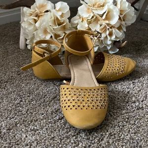 Kids sandals with ankle strap